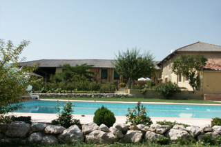 Maison avec 28ha de terrain  proximit de  Boulogne Sur Gesse